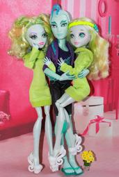 滿800免郵~限量版花朵吊珠婚紗~送頭紗跟隨機一套禮服 大胸娃可穿 可兒momoko、ob 也可穿 歷史價格詳細信息