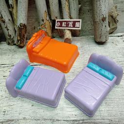 小紅瓦屋,手工編織5公分迷你Q比娃娃可穿的白色滾藍邊毛線澎澎有3款(KEWPIE奶油娃娃) 歷史價格詳細信息