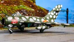 H.M  1/72  MIG-15bis 韓戰中的首次空對空殺戮（HA2421) 歷史價格詳細信息