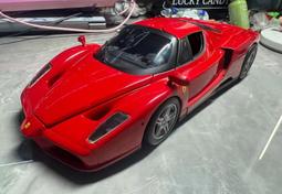 BBR 1/18。Ferrari Enzo。紅頂黑配二門。原盒 歷史價格詳細信息