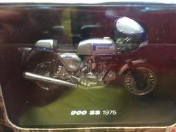 [Ducati杜卡迪]經典款DIAVEL CARBON 1:24經典重型機車模型 歷史價格詳細信息