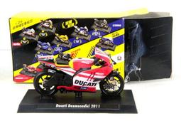 [玩具帝國]全新但已拆封盒況不好不介意再買 7-11 MOTO GP 小飛俠 羅西 ROSSI  紀念 安全帽 歷史價格詳細信息