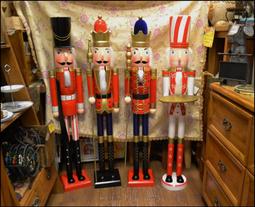 兵王人形舞蹈機器人/跳舞雙足/超越17自由度/人型教育在線編程 可二次開發 手機+手柄柄+語音控制 歷史價格詳細信息