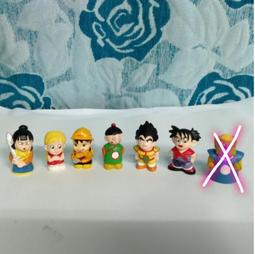 小紅瓦屋,手工編織5公分迷你Q比娃娃可穿的白色滾藍邊毛線澎澎有3款(KEWPIE奶油娃娃) 歷史價格詳細信息