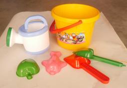 ☆玩具先生☆台灣製古早味懷舊童玩~小鴨.愛心.火箭.條狀.羽毛造形汽球  單入售價10 歷史價格詳細信息