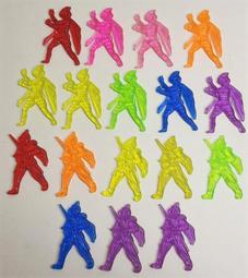 ▲宇宙城▼ 人物造型鬥片塑膠片 10個一起賣 二手 老玩具 早期懷舊收藏 DG 歷史價格詳細信息