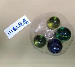 小紅瓦屋,手工編織5公分迷你Q比娃娃可穿的白色滾藍邊毛線澎澎有3款(KEWPIE奶油娃娃) 歷史價格詳細信息