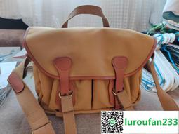 買來沒用全新少見的真皮經典STAND OIL黑色斜背包。像相機包立體有個性。裡面是粉藍色麂皮寬12高17底5公分5800 歷史價格詳細信息