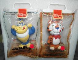 全新品 二隻小熊  一隻是格紋鈕釦小熊 另一隻為純白小熊 脖子都有金色蝴蝶結 可吊在包包上 可愛泰迪熊 婚禮佈置用品 歷史價格詳細信息