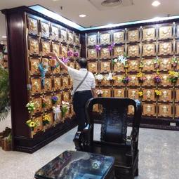 0905556902高雄撿骨擇日黃玉骨灰罐一套1萬2客人廉售麒麟廳個人式骨灰位A9樓H區1層A9H581號麒麟金龍寶塔位 歷史價格詳細信息