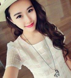 【 日韓流行 白底多顆草莓 零錢包 鑰匙包 收納包 化妝包 】清新粉嫩 拉鍊短款收納。新品現貨特價出清。可裝任何小物包。 歷史價格詳細信息