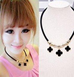 【 日韓流行 白底多顆草莓 零錢包 鑰匙包 收納包 化妝包 】清新粉嫩 拉鍊短款收納。新品現貨特價出清。可裝任何小物包。 歷史價格詳細信息