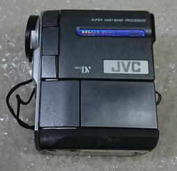 JVC/GR-D30U DV攝影機，少用約九成新，功能正常 只主機一台，無周邊需自行處理，便宜割愛，品相如圖所示。 歷史價格詳細信息