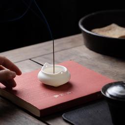 羊脂玉陶瓷香爐．純白蓮花鏤空薰香爐檀香 陶瓷香爐 客廳家用沉香 倒流香爐 香粉室內檀香爐 by 我型我色 歷史價格詳細信息