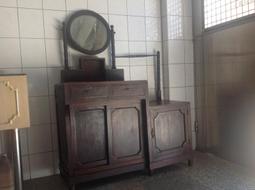 檜木窗.日字檜木窗.正台灣檜木(厚料).長87寬56公分.古早味完整度高.先到先選.慢來就沒了 歷史價格詳細信息