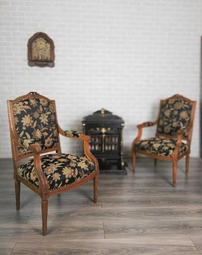 法國 19世紀 細膩 桃花心木 玫瑰 捲葉 主人椅 百年 古董椅 B911 ⚜️卡卡頌 歐洲古董⚜️ 歷史價格詳細信息