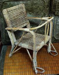 老台灣原味早期特殊造型奶油玻璃燈罩壁燈 歷史價格詳細信息