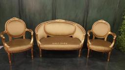 ⚜️ 皇家之門 . 歐洲古董 ⚜️19世紀 德國古董 黑森林 精湛手工 立體雕刻 花鳥 座鐘 花瓶 三件組 歷史價格詳細信息