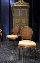 ⚜️ 皇家之門 . 歐洲古董 ⚜️19世紀 德國古董 黑森林 精湛手工 立體雕刻 花鳥 座鐘 花瓶 三件組 歷史價格詳細信息