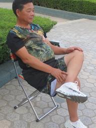 【熱賣】馬扎帶靠背的可折疊椅子小凳子椅便攜式老式凳攜帶方便老人出門跨 歷史價格詳細信息