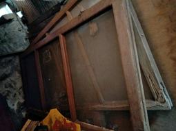 檜木窗.難得一見9宮格窗.古早大戶人家才有.純正台灣檜木(厚料).長92寬94公分.先到先選.要買要快慢來就沒有了 歷史價格詳細信息