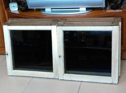 檜木窗.難得一見9宮格窗.古早大戶人家才有.純正台灣檜木(厚料).長92寬94公分.先到先選.要買要快慢來就沒有了 歷史價格詳細信息