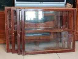 檜木窗.難得一見9宮格窗.古早大戶人家才有.純正台灣檜木(厚料).長92寬94公分.先到先選.要買要快慢來就沒有了 歷史價格詳細信息