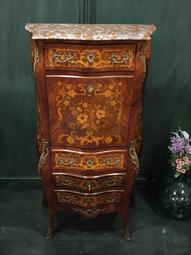 ⚜️ 皇家之門 . 歐洲古董 ⚜️19世紀 德國古董 黑森林 精湛手工 立體雕刻 花鳥 座鐘 花瓶 三件組 歷史價格詳細信息