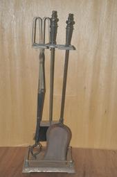 清老件竹子筆筒雕松樹有一點裂痕 歷史價格詳細信息