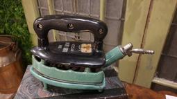 歐洲 綠色 V領收腰九分袖洋裝 650元 歷史價格詳細信息