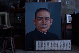 國父 孫中山 傳世福壽墨寶紀念梅花型小琉璃 可收藏 送禮 祝賀禮物 歷史價格詳細信息