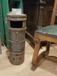 老件鐵壺1800*青花瓷台座~合購4500元~本標為鐵壼,老件有鏽,如照片所示,不介意者再行購買 歷史價格詳細信息