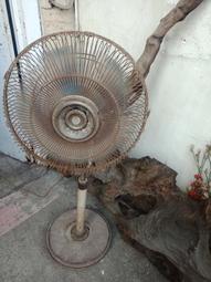 早期電風扇(5)~金龍牌~桌上型~10吋~鐵+塑料製~功能正常~懷舊.擺飾.道具 歷史價格詳細信息