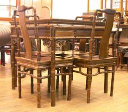 清代老桌圍，紅色絨底博古花卉圖案很漂亮，花瓶部分有脫線，右下20055 歷史價格詳細信息