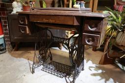 二手復古縫紉機架(當收藏/裝飾品限自取) 歷史價格詳細信息