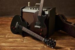 Dark walnut cross Christian religious symbol give to a friend Robert Raikes 歷史價格詳細信息