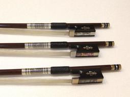 【現代樂器】高級巴西綠檀木 全手工小提琴弓4/4 紅牛角弓根滑塊 佛羅倫斯式鑲花 歷史價格詳細信息