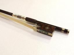 【現代樂器】高級巴西綠檀木 全手工小提琴弓4/4 紅牛角弓根滑塊 佛羅倫斯式鑲花 歷史價格詳細信息