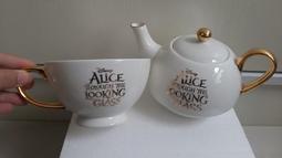 Through the Looking-glass and What Alice Found There Festive Edition(精裝)/Lewis Carroll【禮筑外文書店】[9折] 歷史價格詳細信息