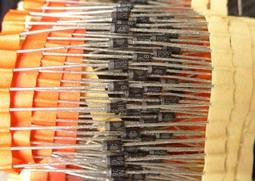 [中谷屋10顆80元]Mi40J 220uF 2.5V SANYO POSCAP SMD鉭質電容2R5TPE220MF 歷史價格詳細信息