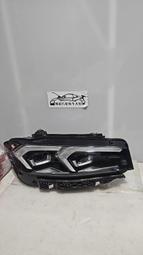 議價出售【寶馬三系氙氣大燈】原廠拆車左邊正駕駛大燈，適合13-15款寶馬3系。正常使用痕跡，燈腳齊全。注意：半總成不帶 歷史價格詳細信息