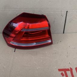 議價出售大眾帕薩特大燈，原廠拆車高配LED大燈，上角有一點修復，不影響使用，亮條有一點劃痕可拆卸的，標價不包郵 歷史價格詳細信息