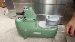 議價出售老古董60年代顯微鏡立柱稍銷立柱 600元包郵 老古董高精度 未使用！ 鑄鐵滑塊，軌長73mm 銅鏡筒 錐銷限 歷史價格詳細信息