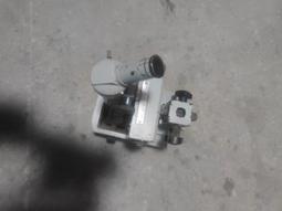 議價出售顯微鏡改裝架子。可以改裝小臺鉆  金屬框架 鐵底座 鋁挽臂 塑料平臺。銅燕尾槽。行程7cm左右 筒內徑28mm 歷史價格詳細信息