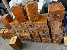 議價出售鳳凰XT-III雙目體視顯微鏡。 所見即所得實物拍攝 目鏡10x 物鏡2x，4x切換 上下燈led可調亮度。 歷史價格詳細信息