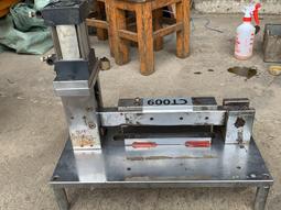 議價出售氣動屏蔽箱長：37+寬：26+高：28，功能正常包郵，不議價，多個 歷史價格詳細信息