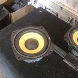 議價出售漫步者R26T多媒體音箱一套包郵 重0.92公斤，發貨2公斤 表面有掛劃、線有壓痕。副音箱的線接長了（2米）。 歷史價格詳細信息