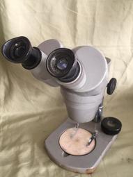 議價出售江南平場無限遠顯微鏡      成色如圖，配置如圖，一對I0倍目鏡，四個平場無限遠物鏡4，10，40，100倍 歷史價格詳細信息