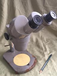 議價出售江南平場無限遠顯微鏡      成色如圖，配置如圖，一對I0倍目鏡，四個平場無限遠物鏡4，10，40，100倍 歷史價格詳細信息