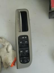 議價出售沃爾沃s40后尾燈，剎車燈，倒車燈，防追尾燈，原車原廠件，標價就是單個售價。照片就是實物，運費自付 歷史價格詳細信息